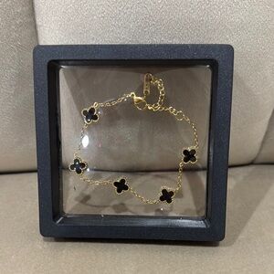 Elegant Gold and Black Clover Bracelet
